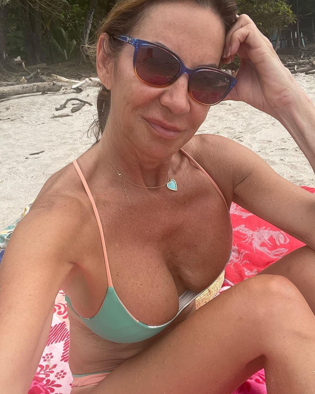 GIlf with big tits