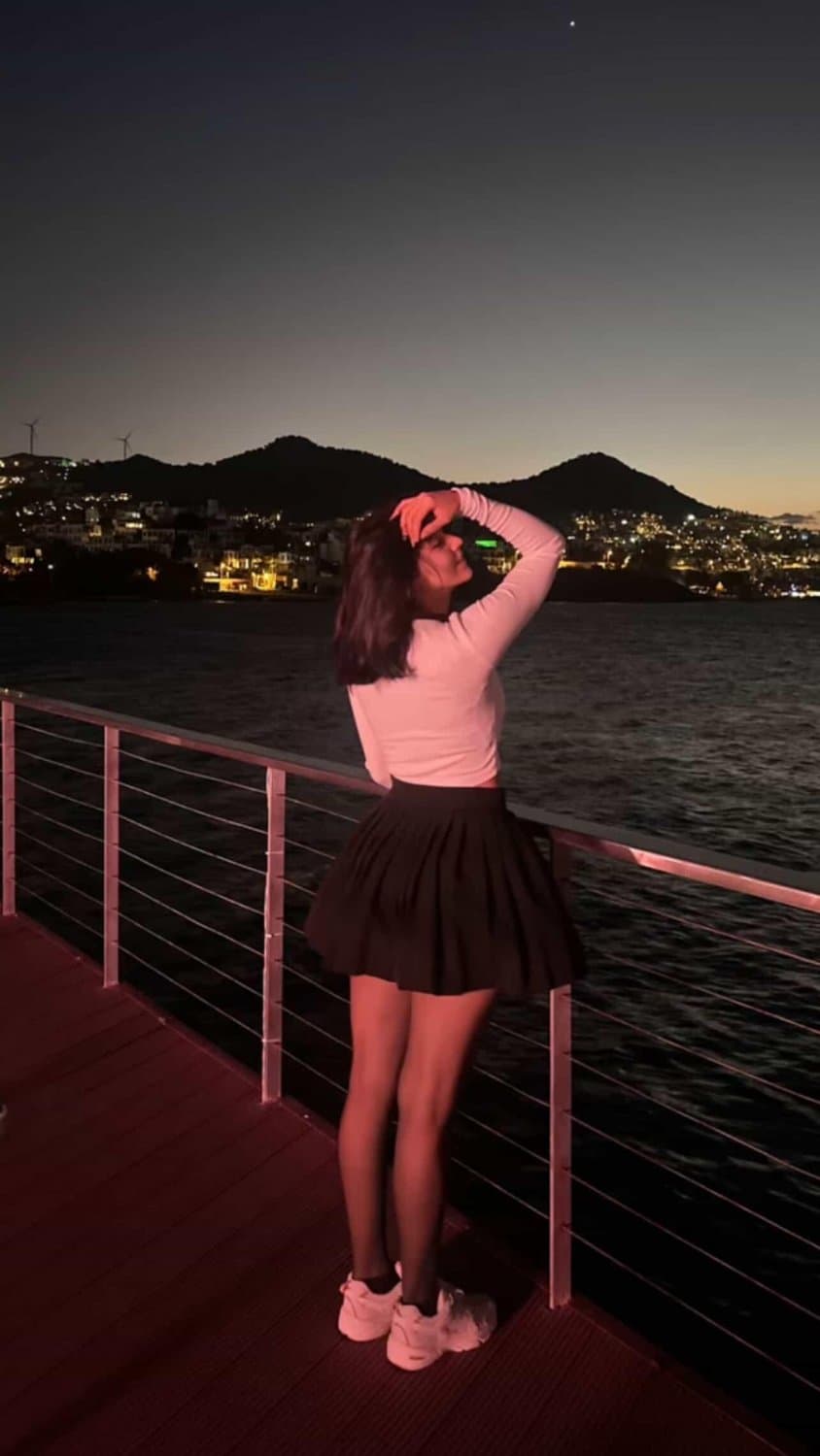 Shy algerian IRL whorthy of your cum