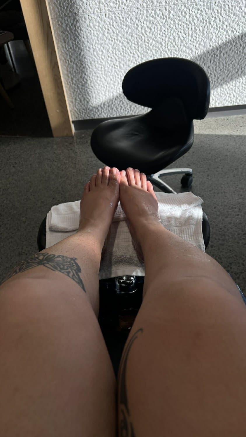 Pretty Polynesian feet