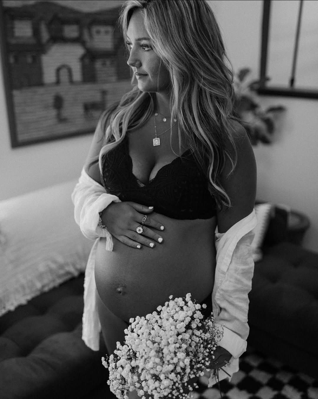 Hot Southern wife and mama Instagram influencer.