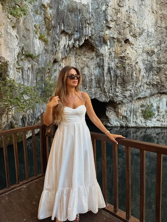 Hot bosnian slut with a great Body and nice legs and feet - footjob and cumface