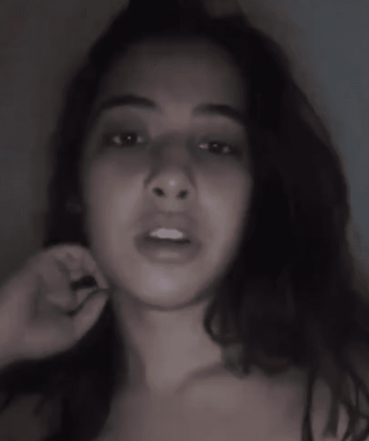 Filming herself faceriding