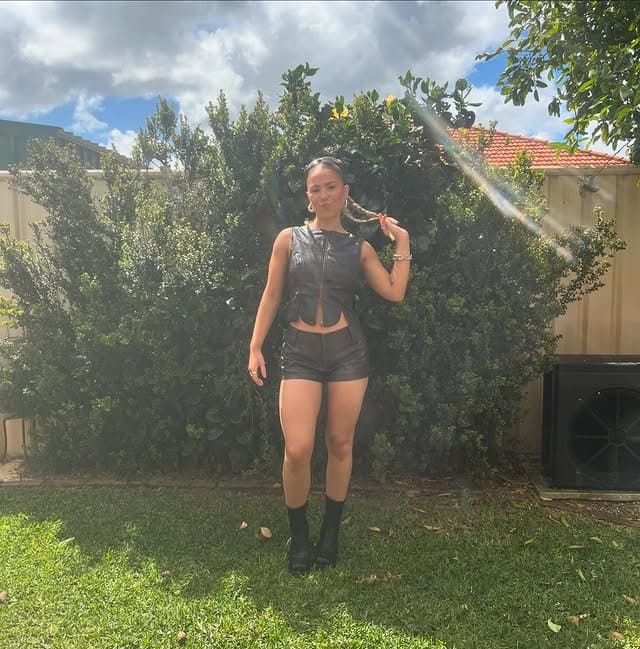 Sexy busty blonde teen Ashlyn