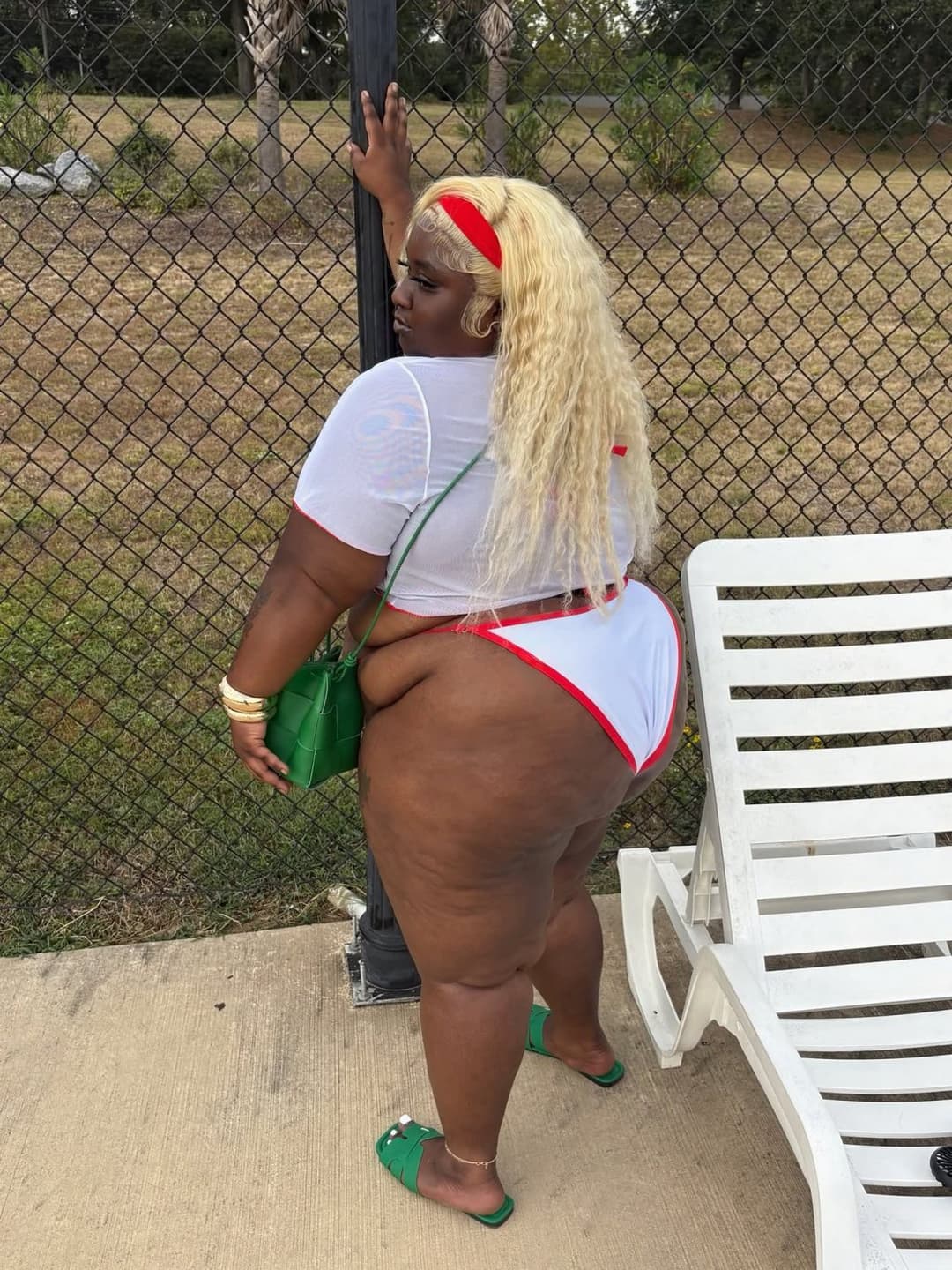 THICK HUGE CHOCOLATE SEXY CHUNKY EBONY SSBBW BBW BIG OLE JUICY ASS GOONER MATERIAL
