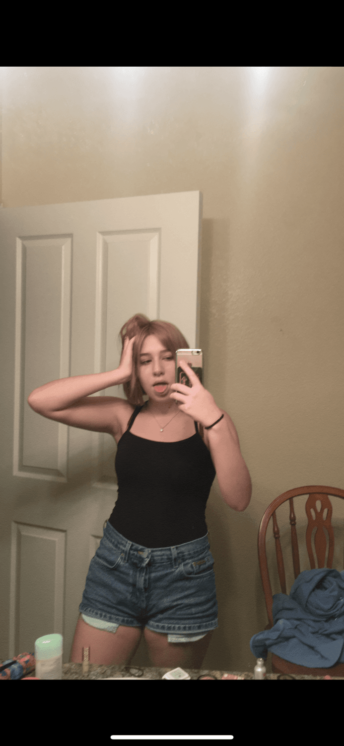 Discord slut didn’t realize she posted her nudes in a public channel