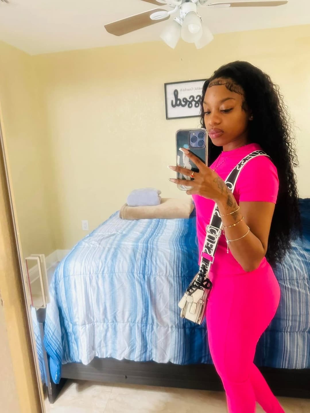 You can just tell the pussy is tight and the head is sloppy ??? perfect Chicago ebony slut