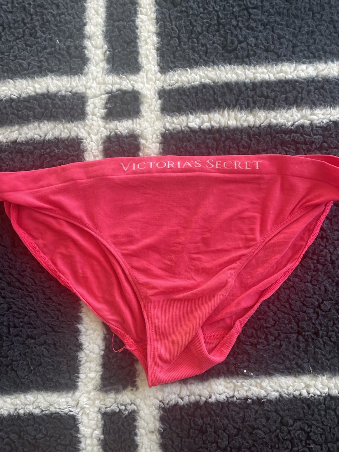 Spying my Latina aunt through the vent