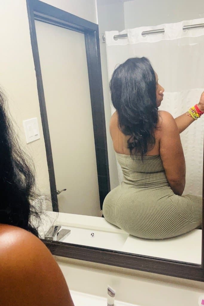 Loud sexy moans from Big booty ebony mature milf mom I I love older milf.