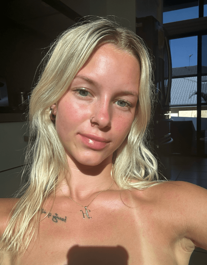 Aussie blonde amateur riding rough with perfect bounce