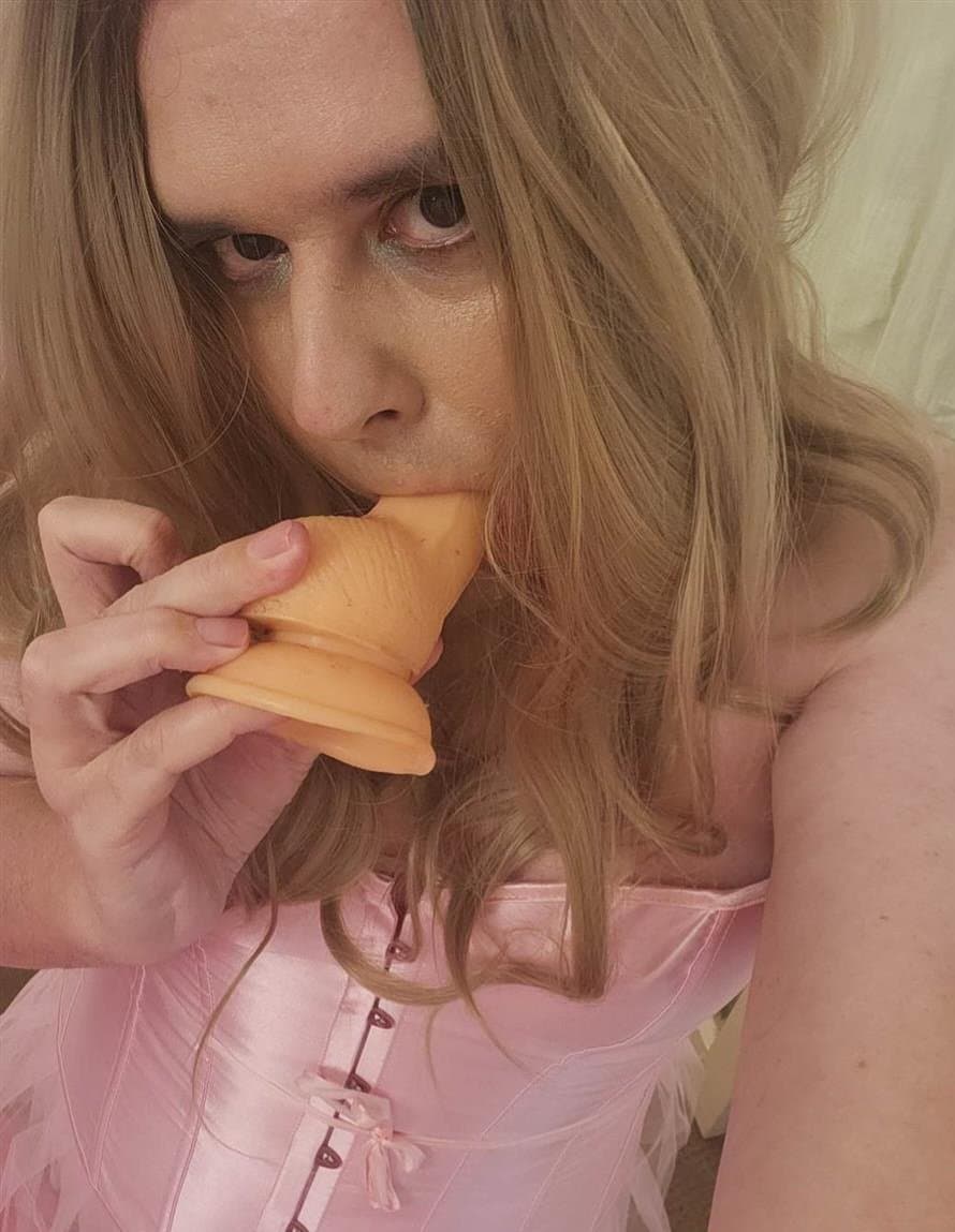 Sissy crossdresser blowjob practice