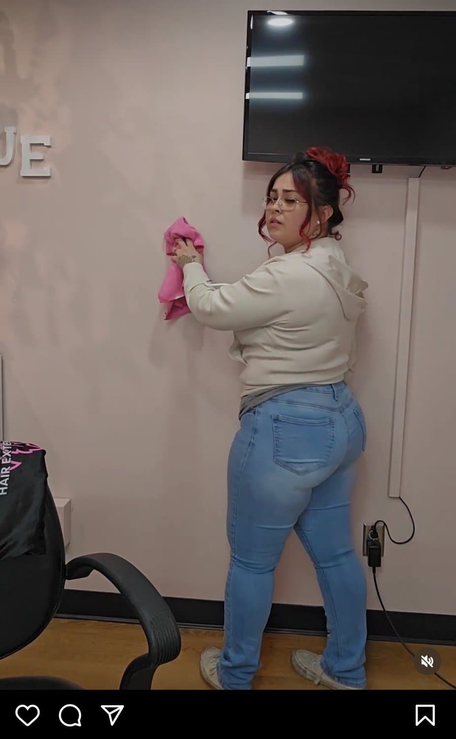 Click to view full size Cut my hair and make me nut bitch