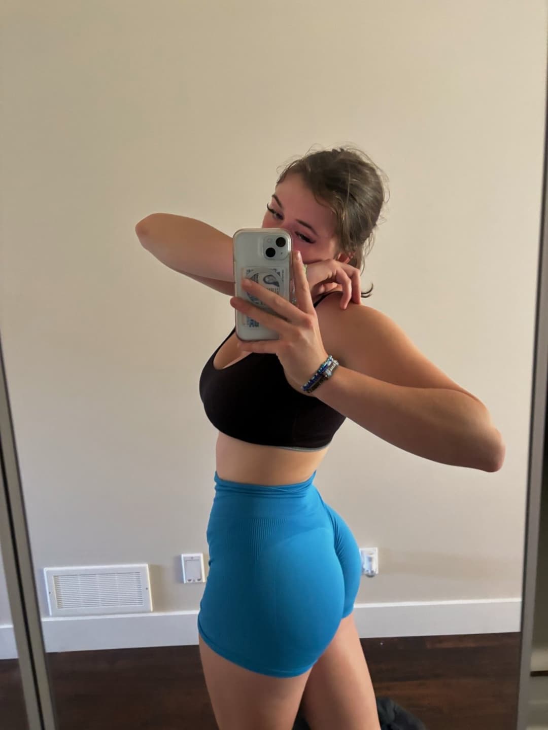 Click to view full size Which sister is hotter Skylar and Alexis