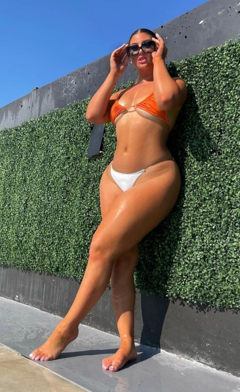 Thick brunette slut wants to be a model