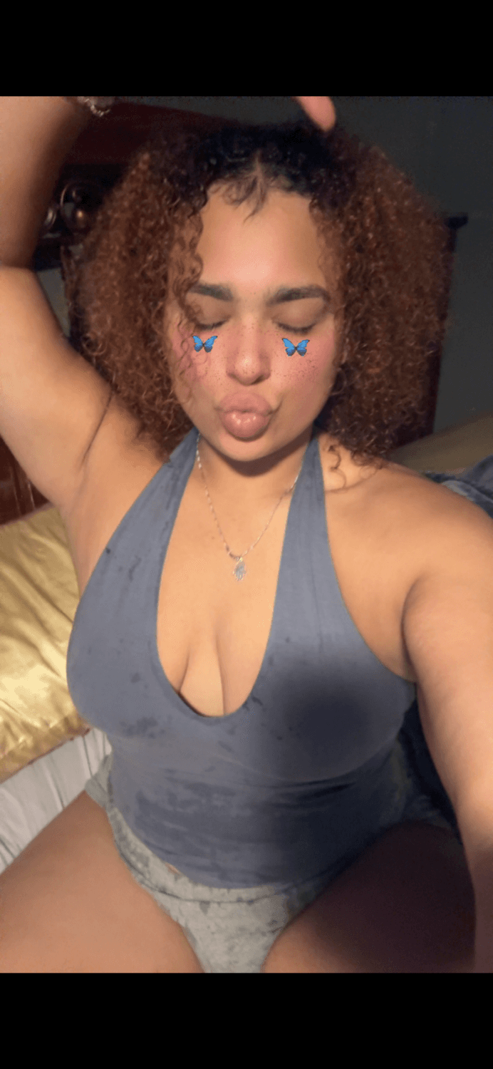 Click to view full size Showing off Latina *limited time*