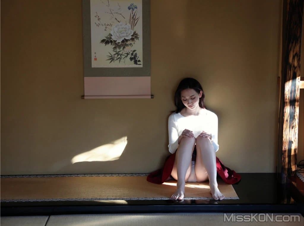 Mito Kana (水戸かな): 花を愛でる人