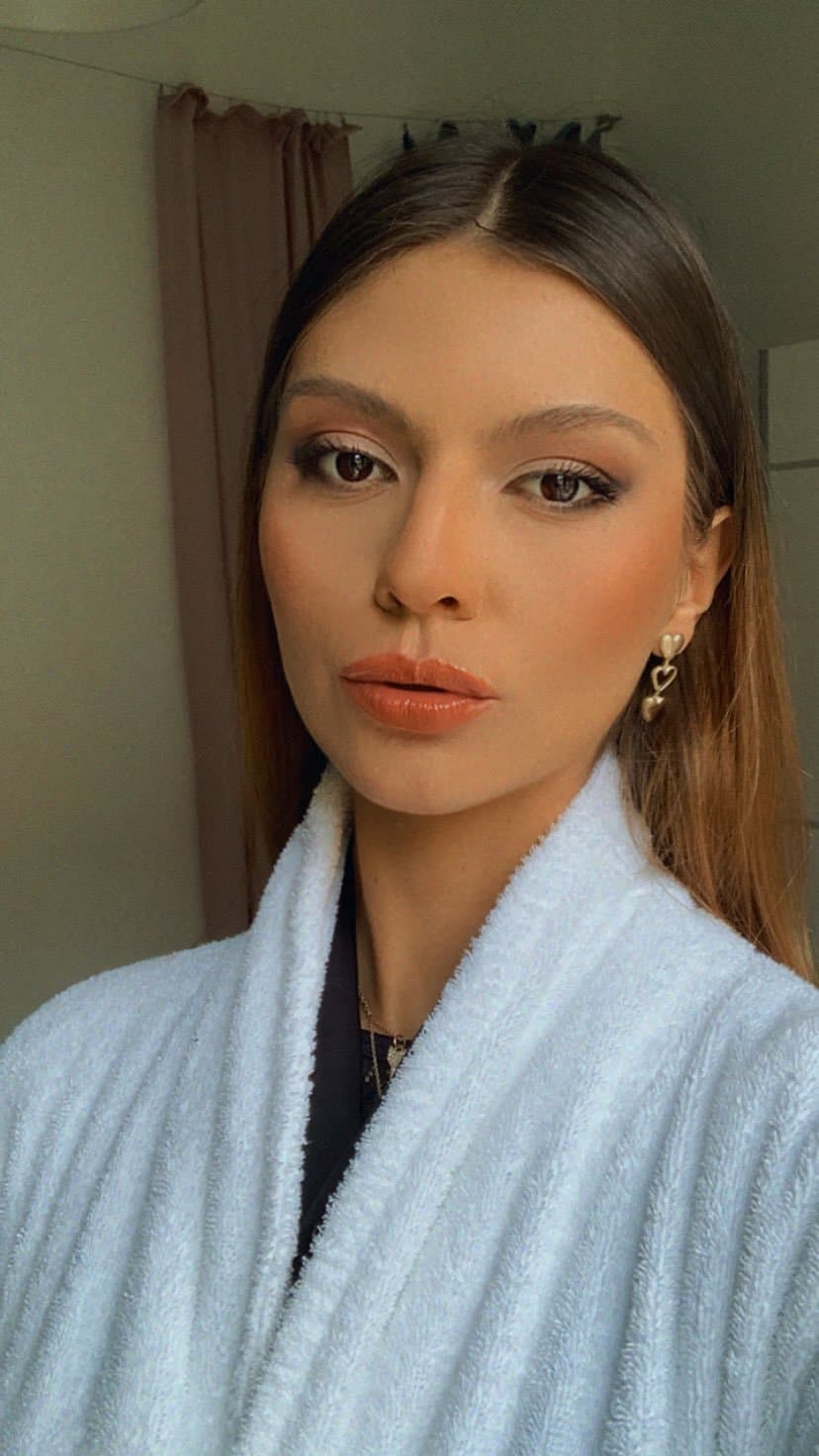 Supermodel goddess drinks sperm from 100 men