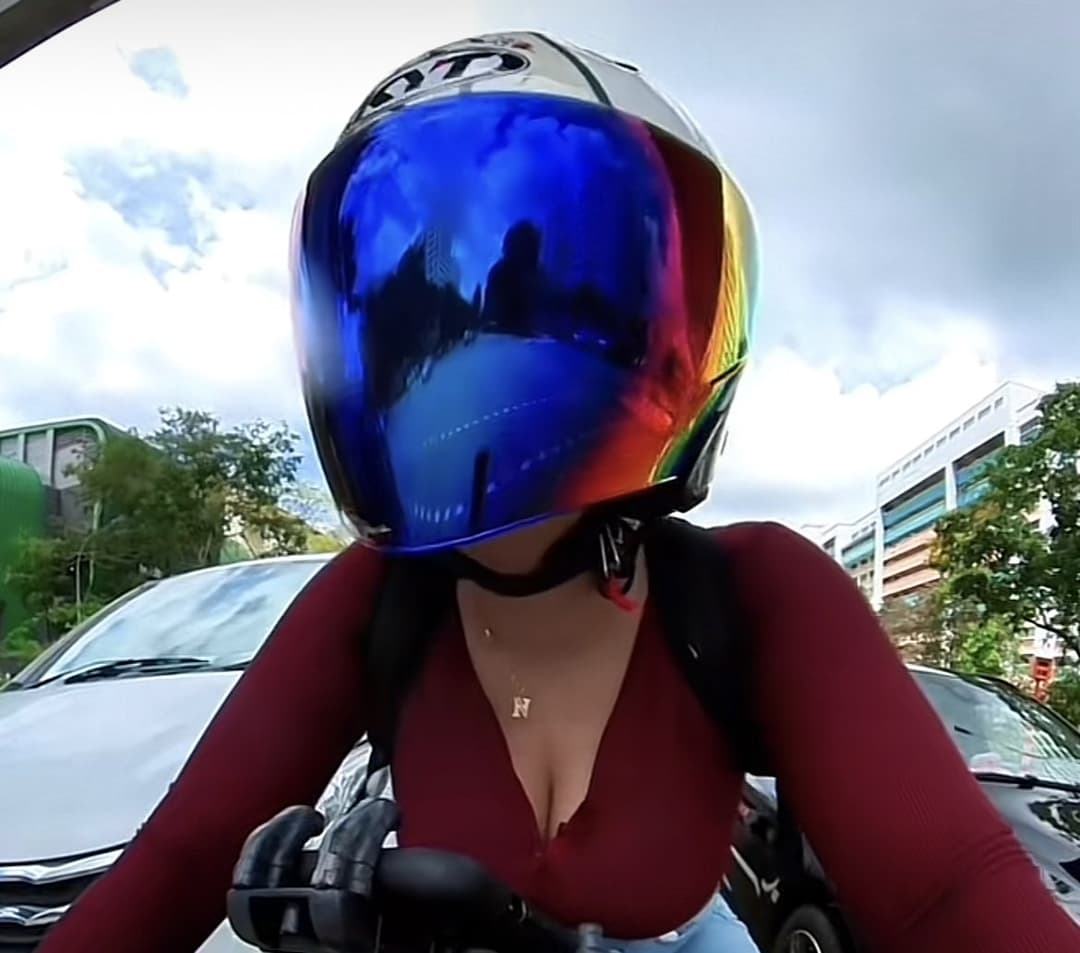 Minah motor tetek besar SG