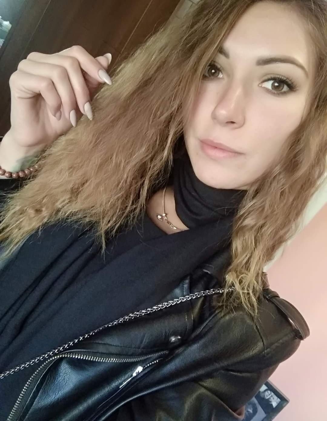 this ex girlfriend is going to become a famous webslut if I reach at least 10 shares (1)