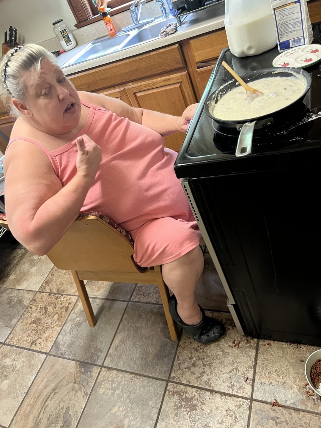 Real ssbbw mom candid too fat to stand and cook but fat enough to fuck