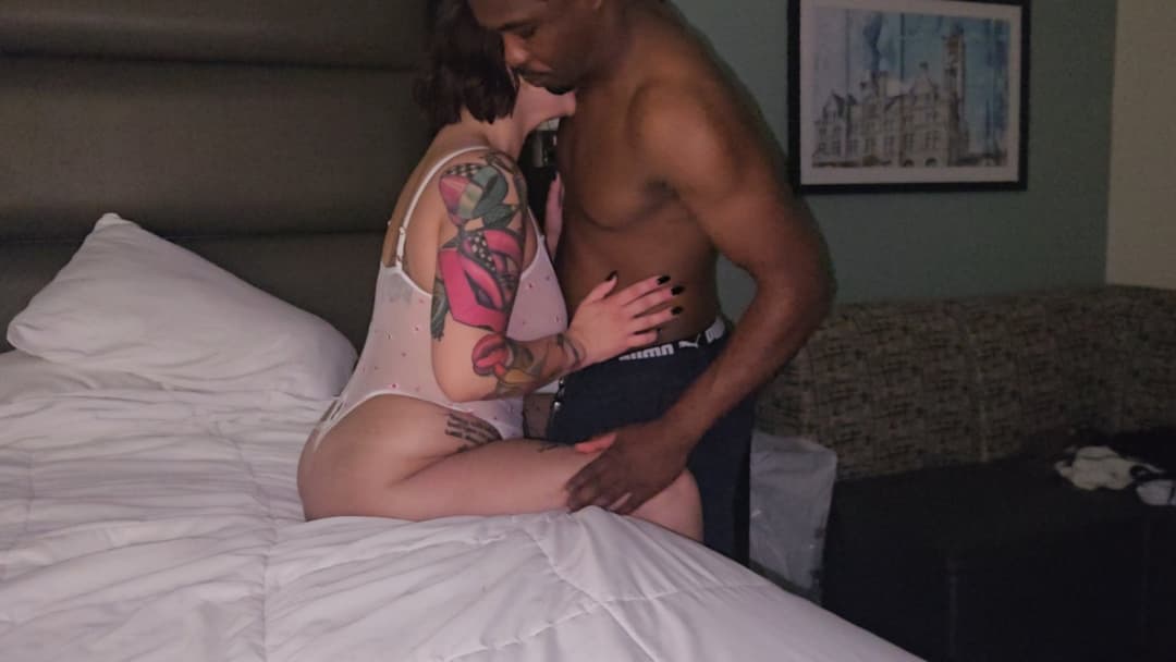 Passionate foreplay with BBC and Hotwife