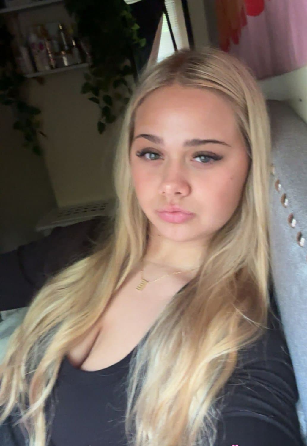 Should teen pawg Emma make a onlyfans