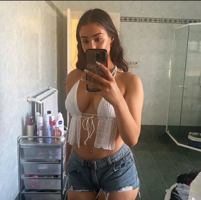 Ex Gianna deserves to be spread like her legs were