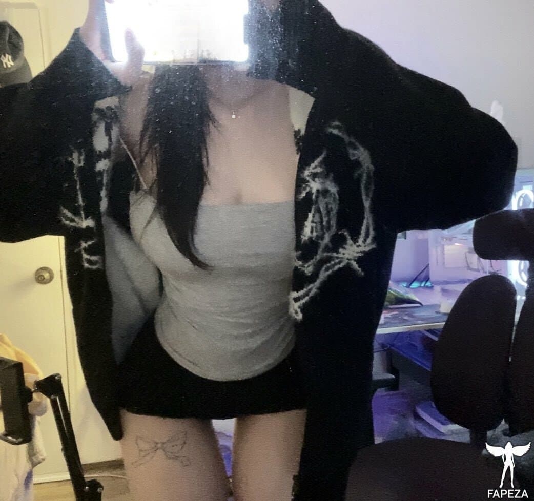 Asian Twitch steamer 2