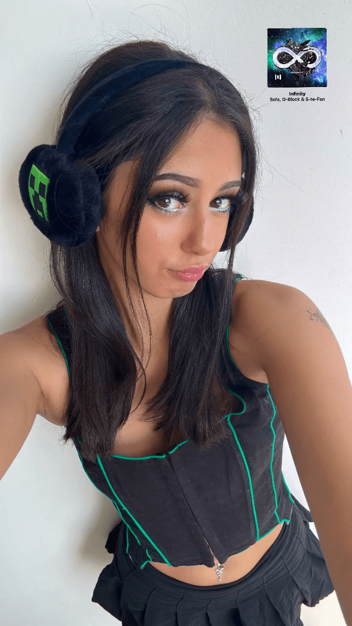 Vanessa R, 20. Spider girl with a fat ass