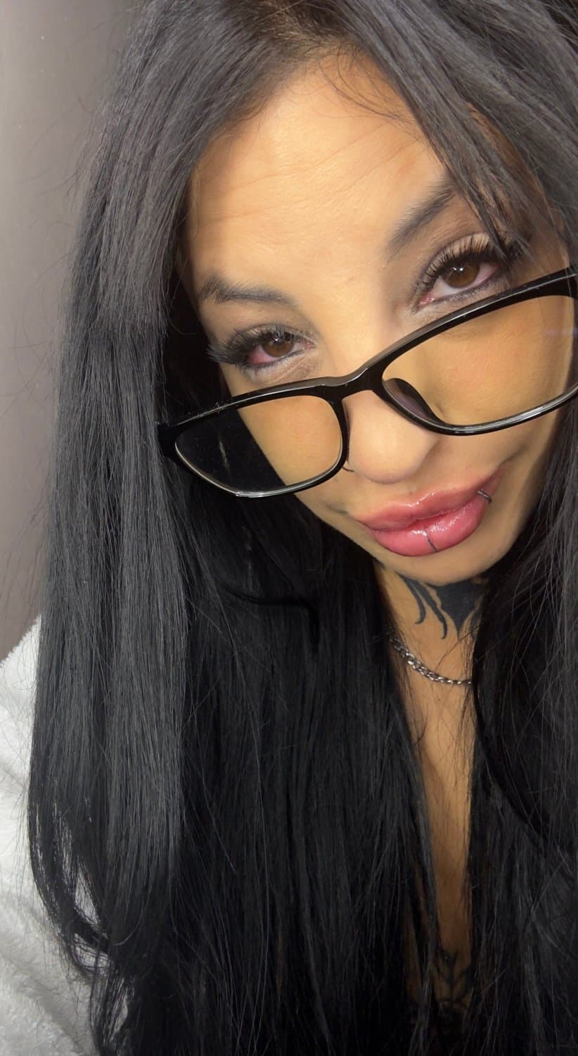 Eyes that tease… lips that tempt