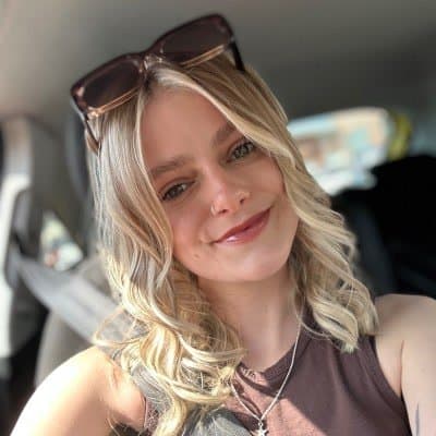 Lucy Paige Farmer wants to be a webslut