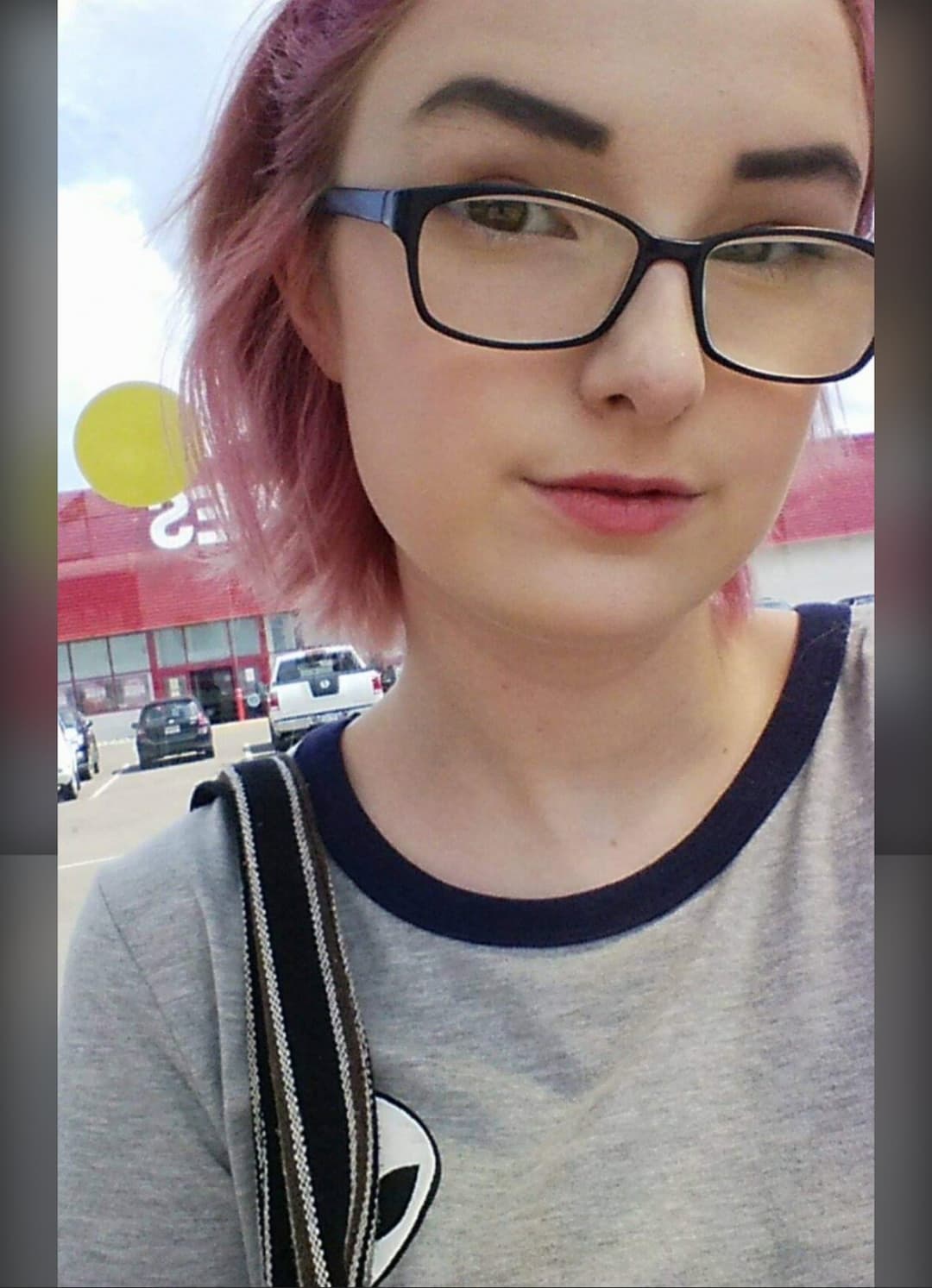 Lonely single girl will rate your cock/wife/gf