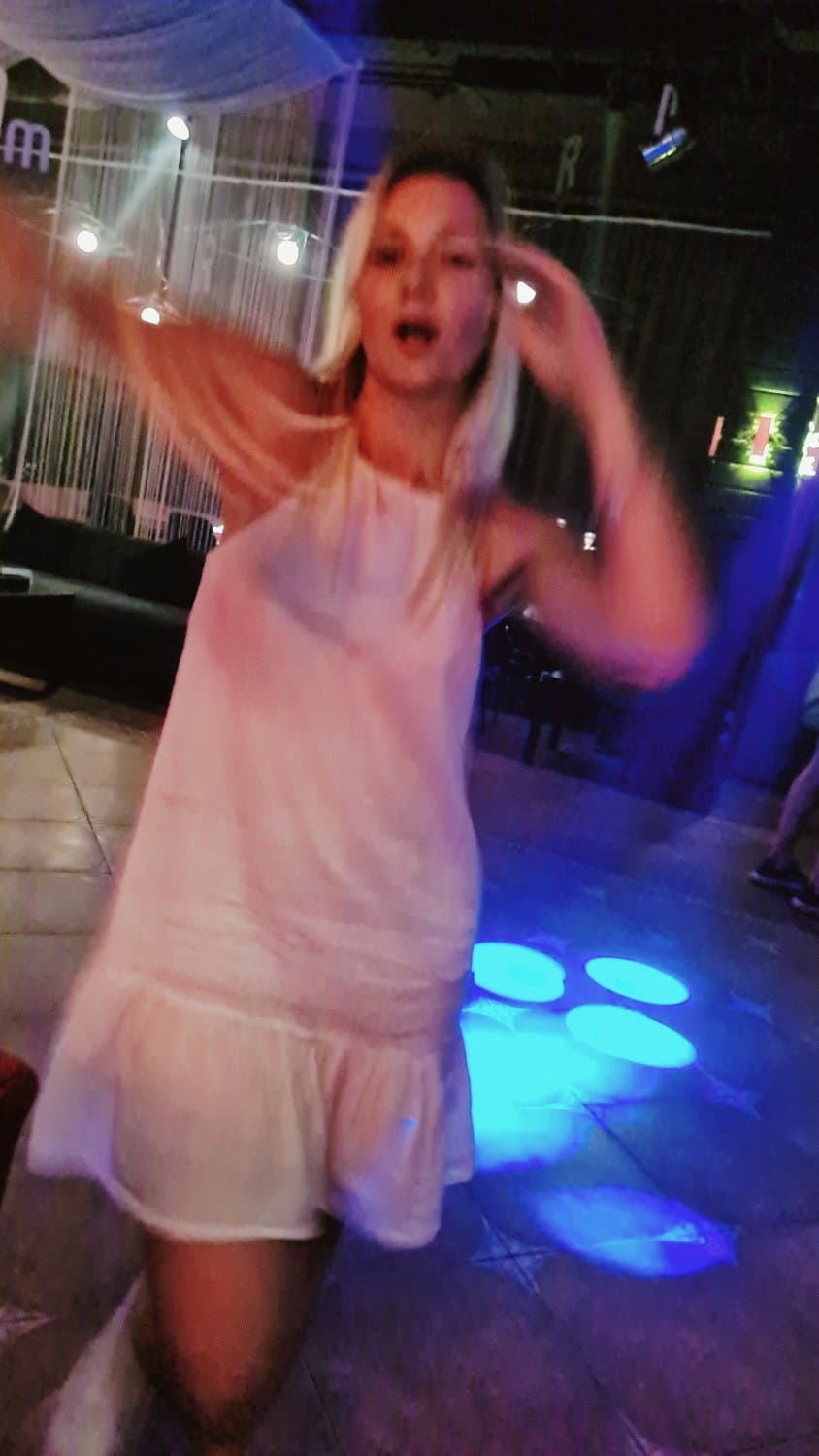 Hairy pussy drunk whore ?