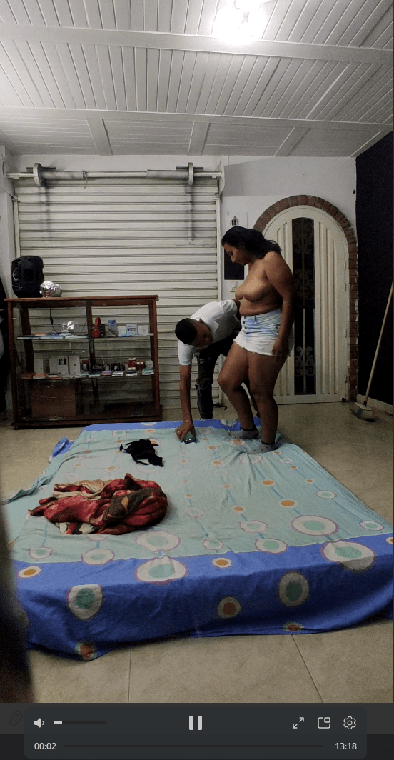 Mi novia putita quien quiere ver los videos con ella los vendo