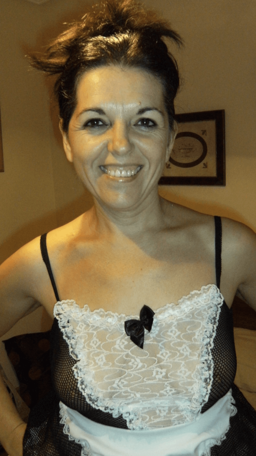 Mommy feeling sexy and dressed up sexy. Middle aged maid. Fucking hot tho ??