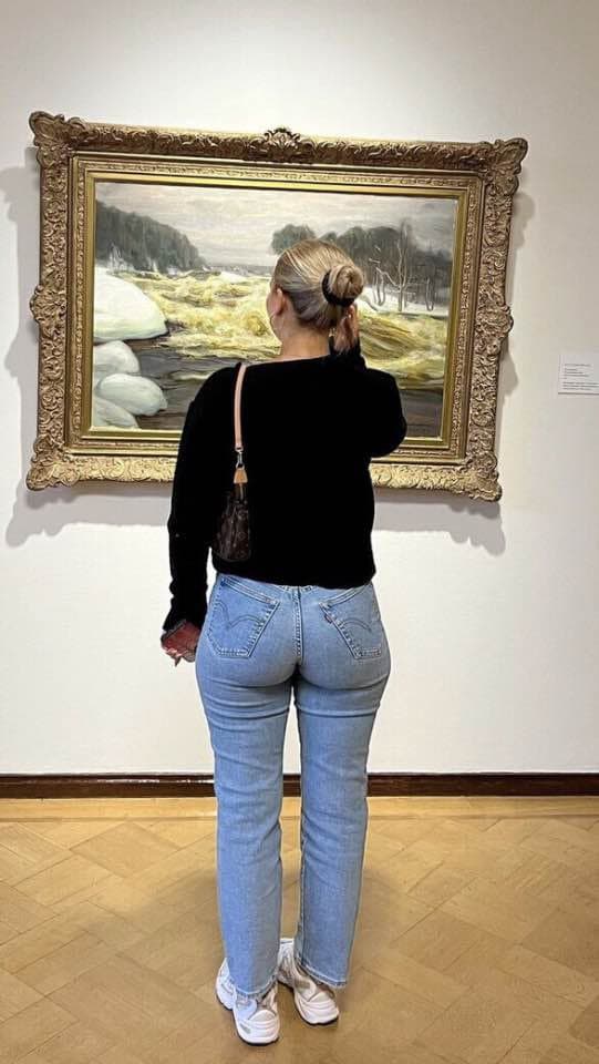 Natalie, Canada, 31. Blonde brunette with juicy ass in costume at beach. Kik in comments.