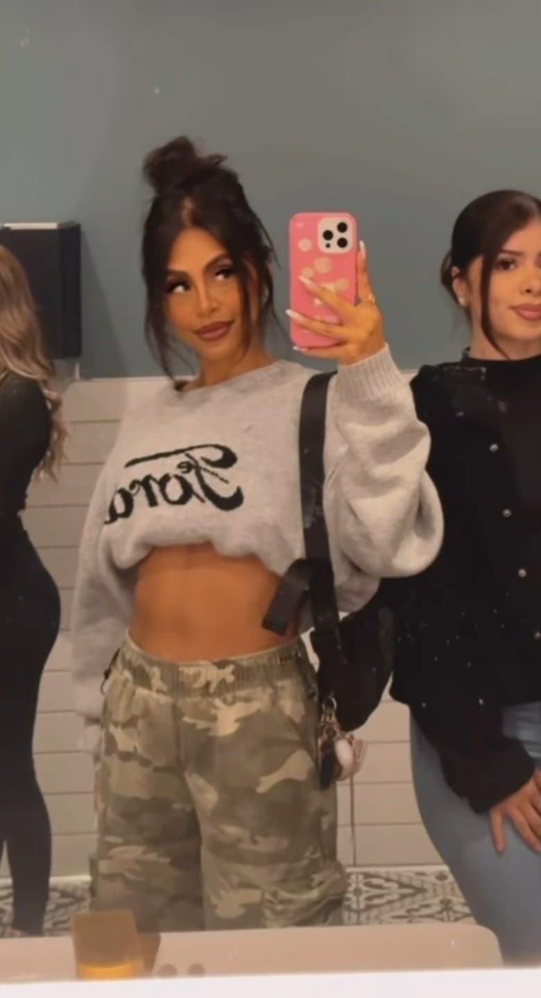 Sexy Latina MILF, Pregnant, Feet, Fit, Comments Welcomed.