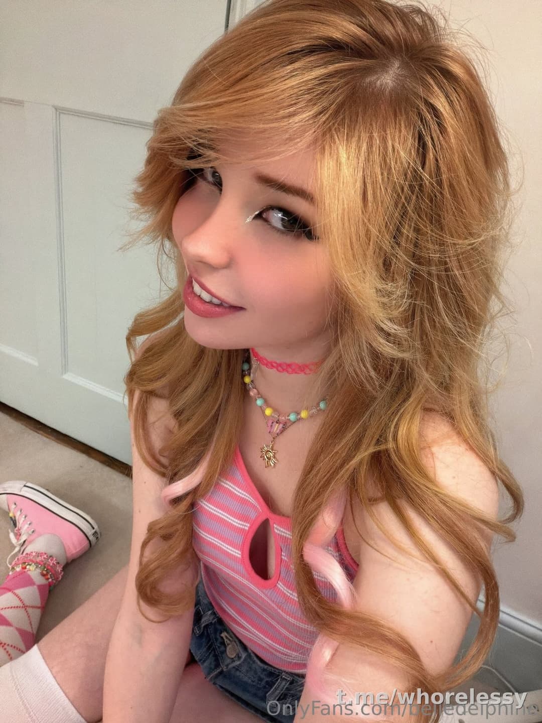 Cute egirl teases pink panties and flashes tits