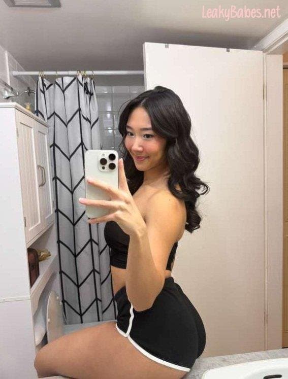 Asian Babe Twerk Sexy Ass Like Pro