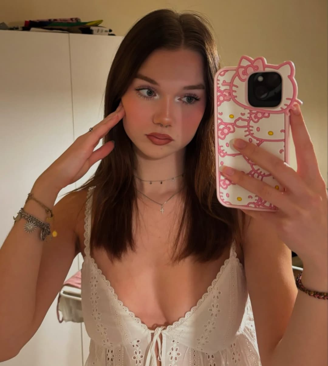 Fitness hot 18yo girl showing off