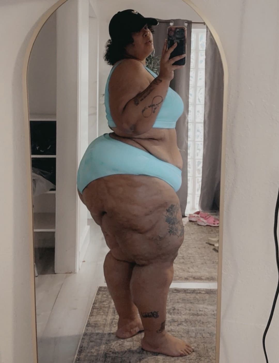 Deep ass crack goon Bbw