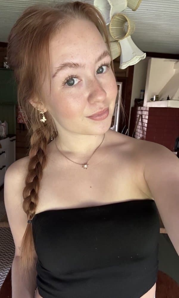 Beautiful Finnish slut Eedit needs cum on her face
