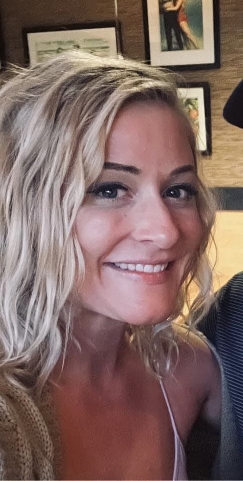 Jamie & Vanna show their best assets on camera