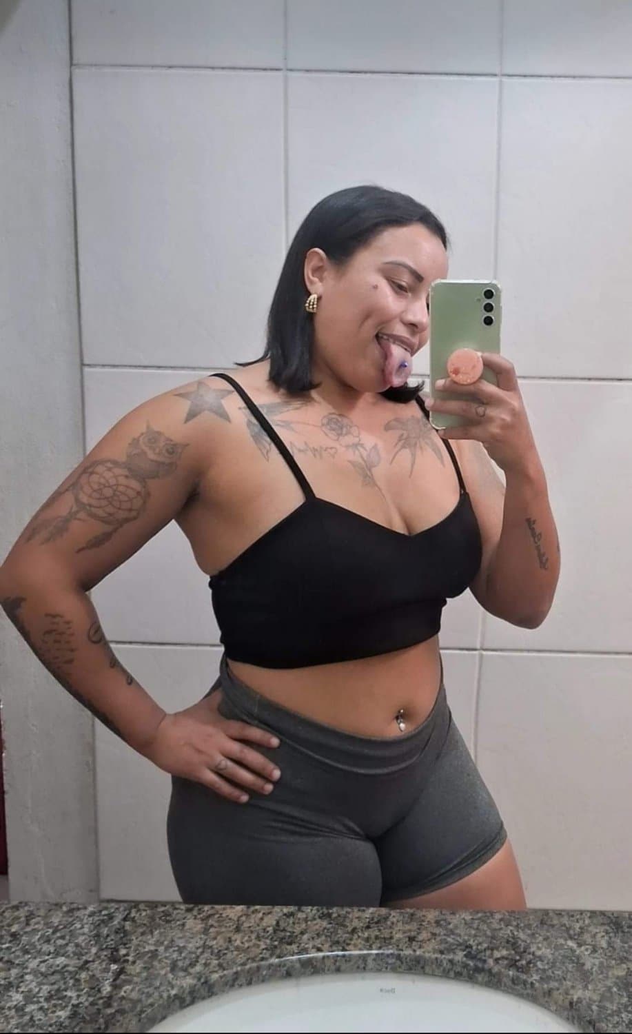 Morena bucetuda, exibe o capô de fusca | Thick Latina, thick pussy cameltoe