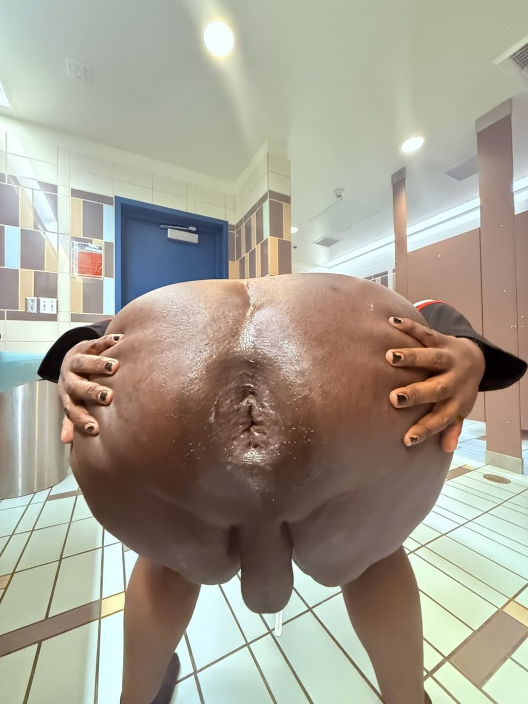 Big Ass Ebony Boy Shake His Ass Anywhere ?