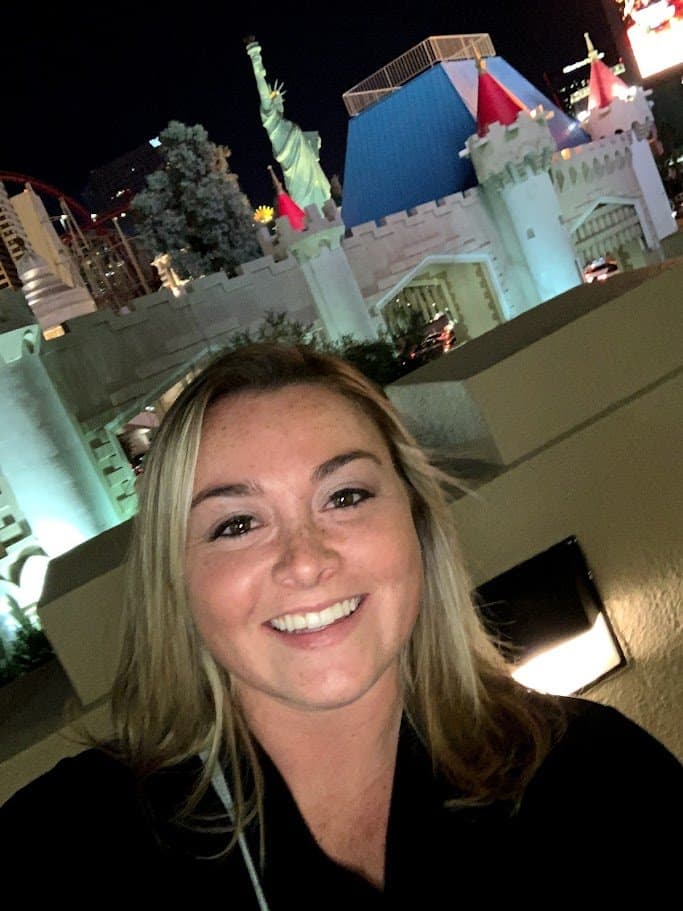 #38 Kelsey: Another Bimbo Frontier Flight Attendant