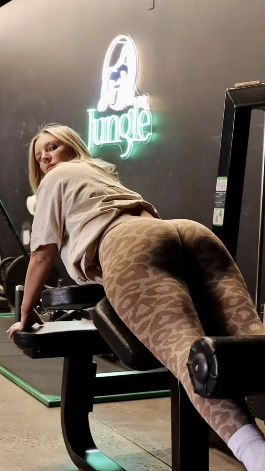 Click to view full size Southern milf ass clapping