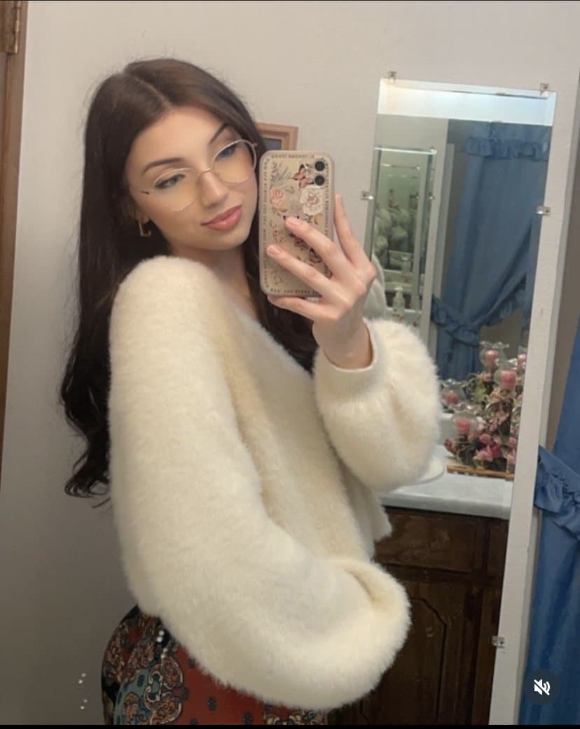 Snowbunny bitch Cat only lets black clap those big buttcheeks