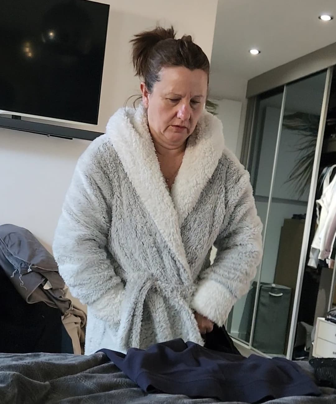 5ft chubby milf is waiting to dance for you!Which pic you want to watch her strip & jiggle her bits?