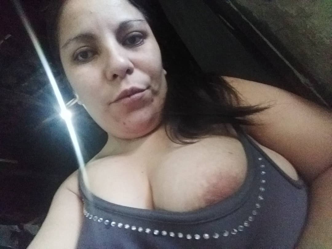 Becky madre puta Salvadoreña se deja coger por mi y mis amigos.