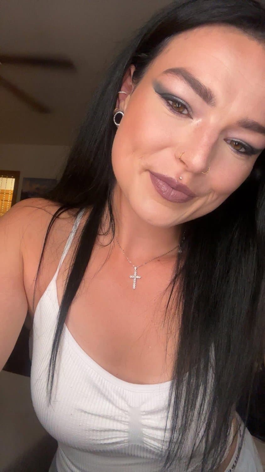 Emo slut got on Idol - sucked too much BBC in Hollywood